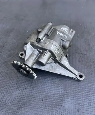 Mercedes-Benz Vito Viano W639 Oil pump 6111810201 A6461810247