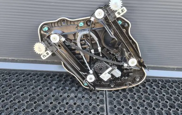 BMW 4 G22 G23 G24 G26 Rear door window regulator with motor 9854496 E01857103