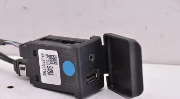 Opel Meriva B AUX in-socket connector 13339483