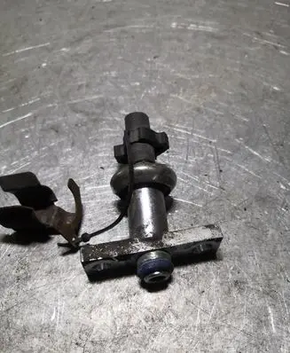 Mazda Tribute Fuel injector supply line/pipe 
