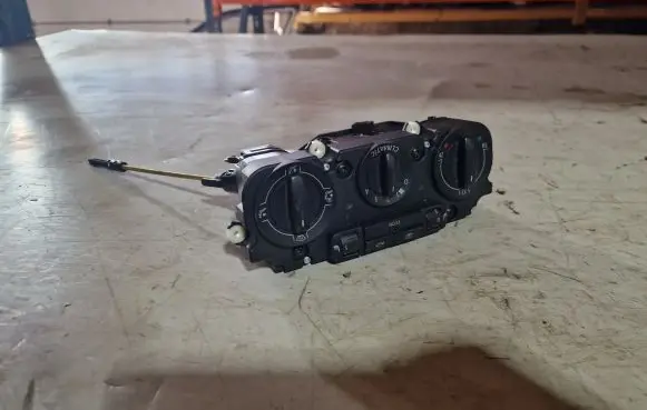 Volkswagen Golf V Climate control unit