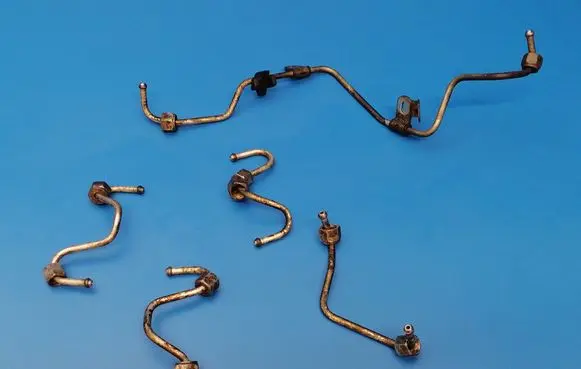 Opel Vivaro Fuel injector supply line/pipe 