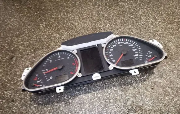 Audi A6 S6 C6 4F Speedometer (instrument cluster) 4F0920901C