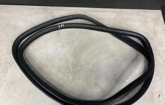 Volvo XC70 Rear door rubber seal (on body) 