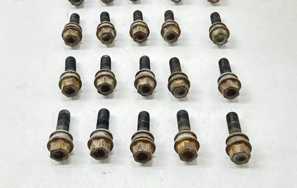 Volkswagen Transporter - Caravelle T5 Nuts/bolts 