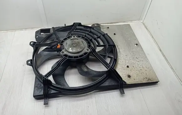 Citroen C3 Picasso Electric radiator cooling fan 9682895680