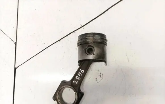 Hyundai Lantra II Piston with connecting rod