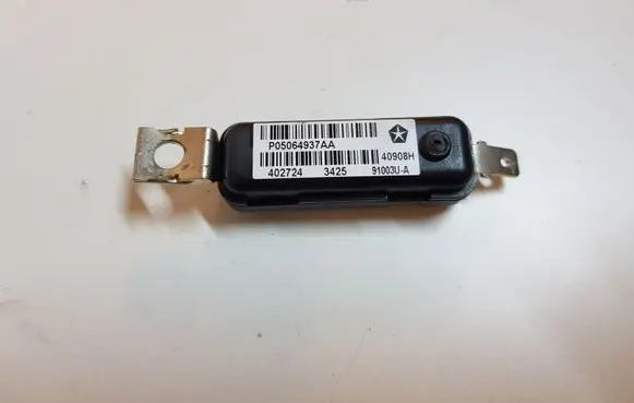 Dodge Challenger Aerial antenna amplifier P05064937AA 402724