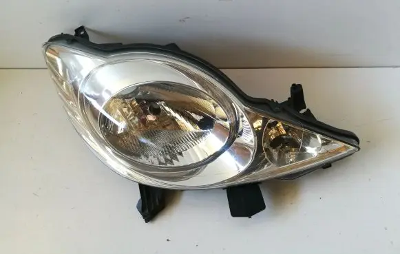 Peugeot 107 Headlight/headlamp 811100H030 89033104