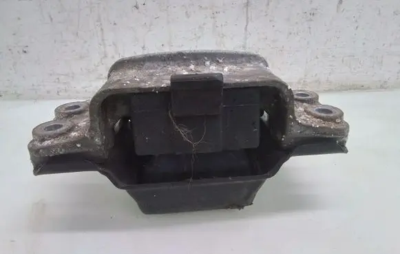 Volkswagen PASSAT B6 Engine mount bracket 3C0199555