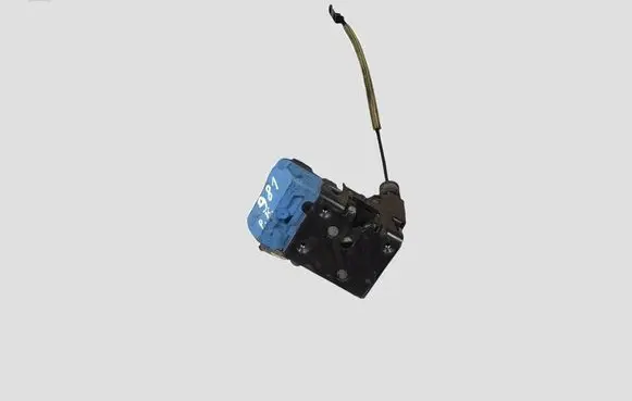 Volvo V70 Front door lock 8650544