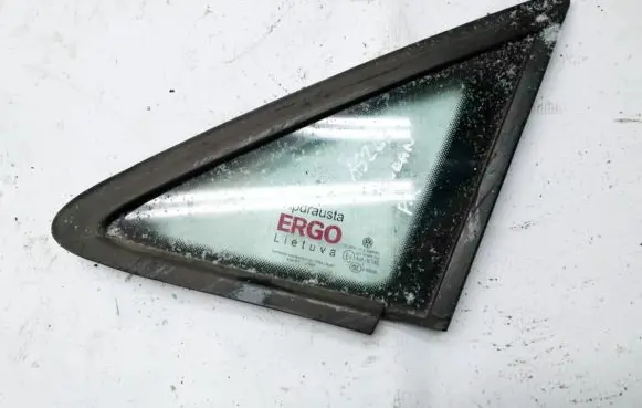 Volkswagen Touran I Front triangle window/glass 