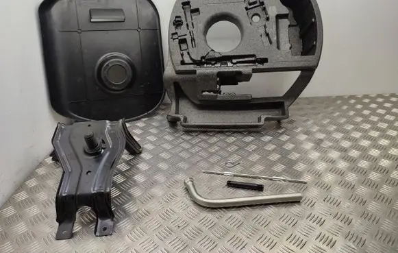 Audi A6 Allroad C7 Tool box 4G0012109D 4G0802715