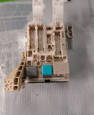 Toyota Yaris Fuse module 51120622