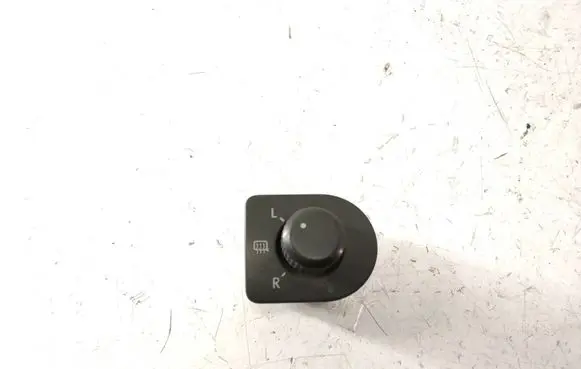 Wing mirror switch