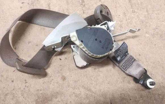 Jaguar S-Type Front seatbelt 2R83F611B09 33048268