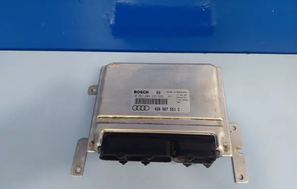 Audi A8 S8 D2 4D Engine control unit/module 4D0907551C 0261204235