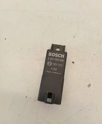 Volkswagen PASSAT B6 Glow plug pre-heat relay 0281003038