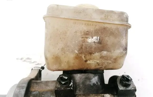 Brake fluid reservoir