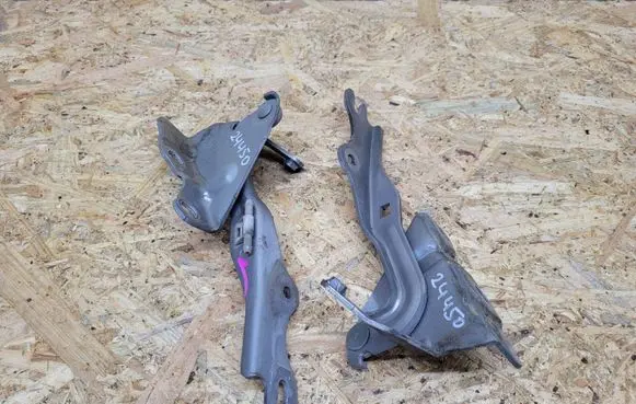Mazda 5 Engine bonnet/hood hinges 