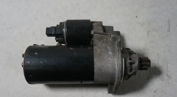 Volkswagen Golf IV Starter motor 0001125048