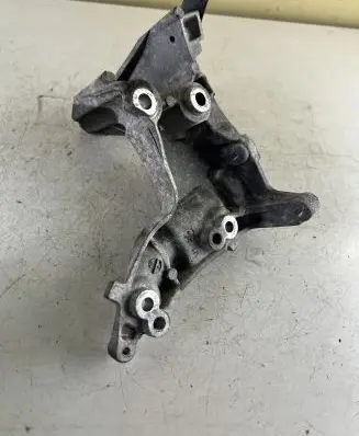 Peugeot 308 Generator/alternator bracket 9685991680