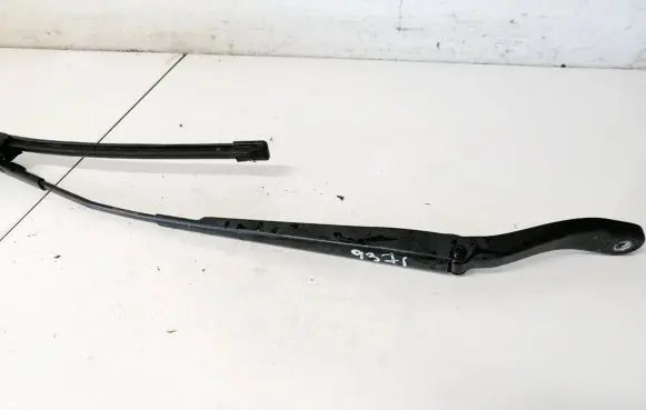 Mazda 3 I Front wiper blade arm