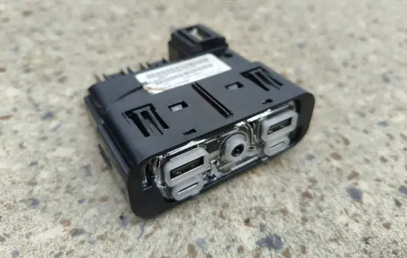 Chrysler Pacifica USB socket connector P68507368AA T0071B0358 53466960