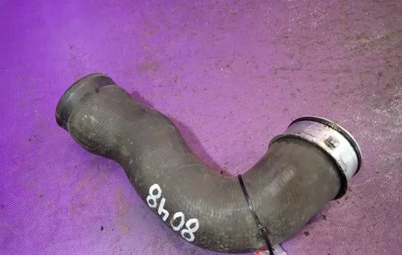 Skoda Octavia Mk2 (1Z) Intercooler hose/pipe 