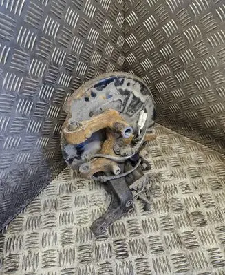 Volkswagen Golf VI Rear wheel hub