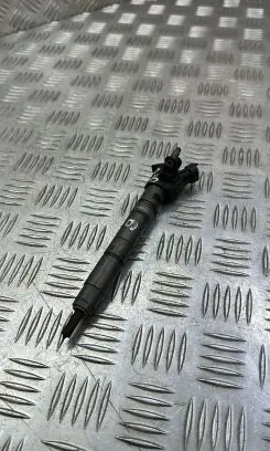 Volvo S60 Fuel injector 31272690