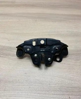 Nissan Qashqai Loading door lock 