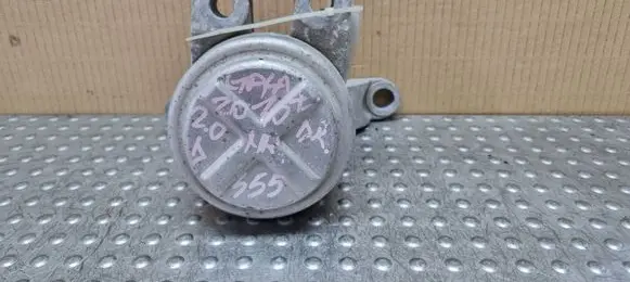 Engine mount vacuum valve