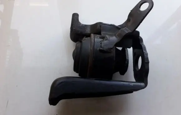 Toyota Corolla Verso AR10 Engine mount bracket