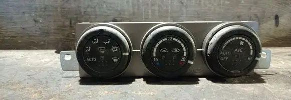 Nissan X-Trail T30 Climate control unit 27500ES61A