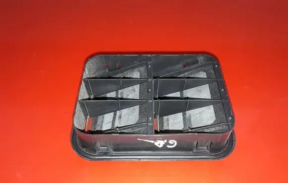 Nissan Qashqai Quarter panel pressure vent 8200003576