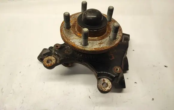 Ford Mustang VI Front wheel hub FR3C3107A