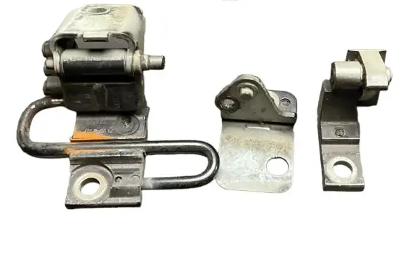 Audi A3 S3 A3 Sportback 8P Front door lower hinge 8E0831412B