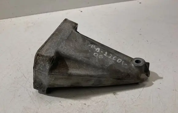 Mercedes-Benz E W211 Engine mounting bracket A6112230804