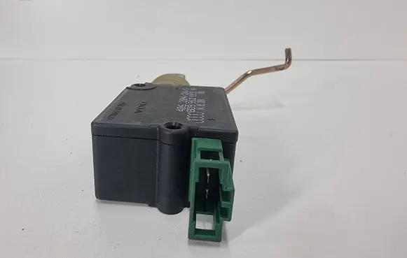 Audi A4 S4 B5 8D Central locking motor 8D9962115A 406204247