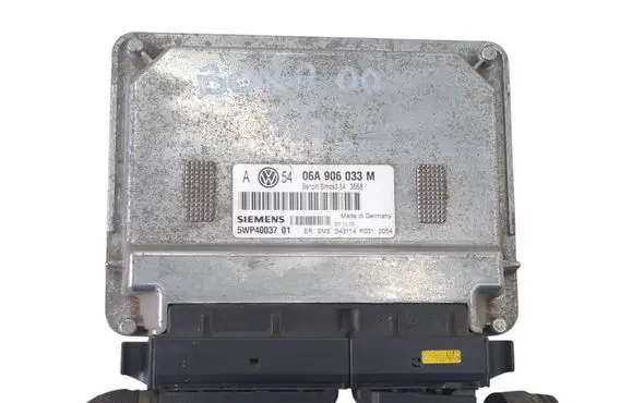 Volkswagen Bora Engine control unit/module 06A906033M 5WP4003701 043114