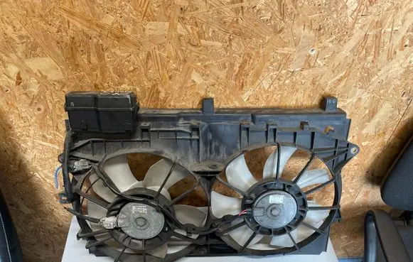 Toyota Avensis T250 Radiator cooling fan shroud 1680009010 1680007090