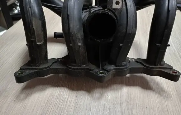 Toyota Yaris Intake manifold