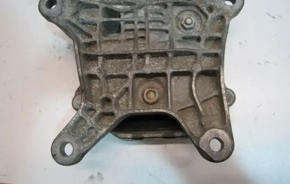Audi A3 S3 A3 Sportback 8P Engine mount vacuum valve 4M0399153N