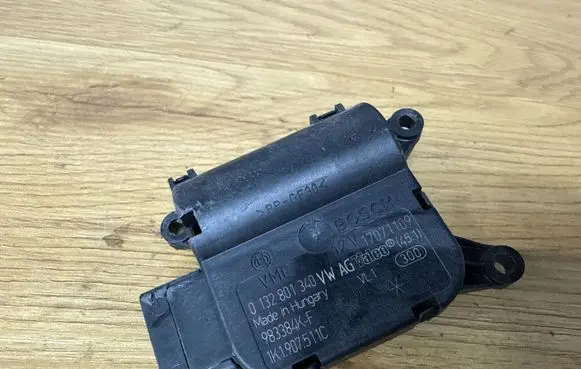 Skoda Octavia Mk2 (1Z) Air flap motor/actuator 1K1907511C