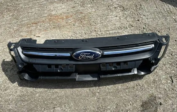 Ford Kuga II Front bumper upper radiator grill