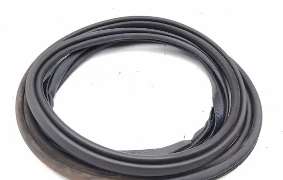 Volvo S90, V90 Front door rubber seal