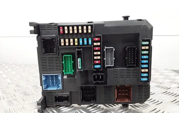 Citroen C4 Cactus Fuse module 9807532080 E1064159