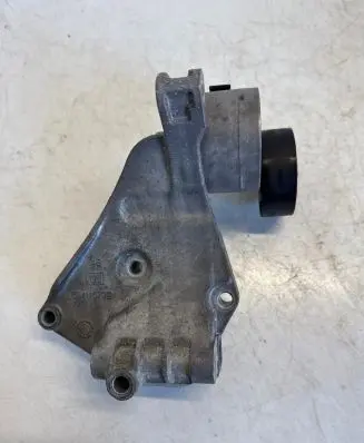 Iveco Daily 6th gen Generator/alternator bracket 504115732