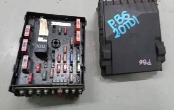 Volkswagen PASSAT B6 Fuse box set